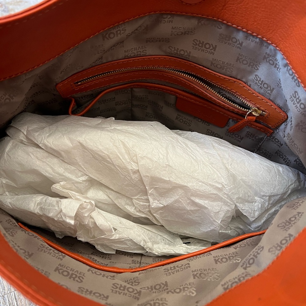 Beautiful Michael Kors 🍊 orange bag - Picture 7 of 13